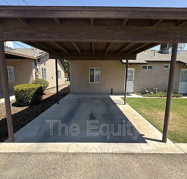 324 S Crespi Ave — Photo 14