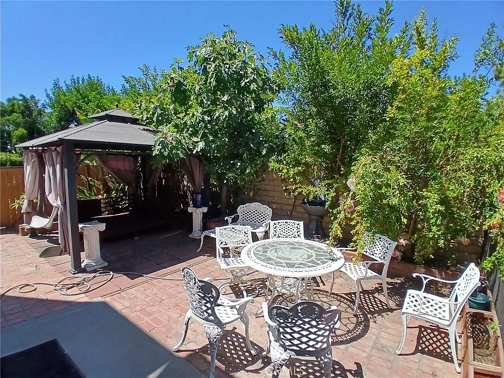 3 bed, 2.5 bath, 1321 sqft, $3,650 — Photo 2