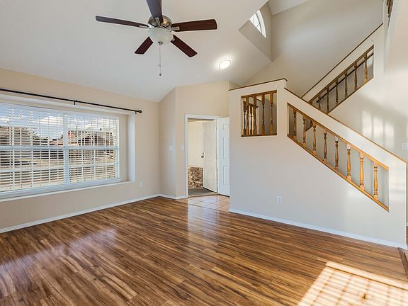 5th image of 616 Puffin St SW