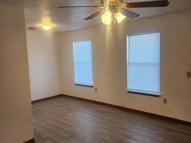 180 Ashwood Dr #C — Photo 10
