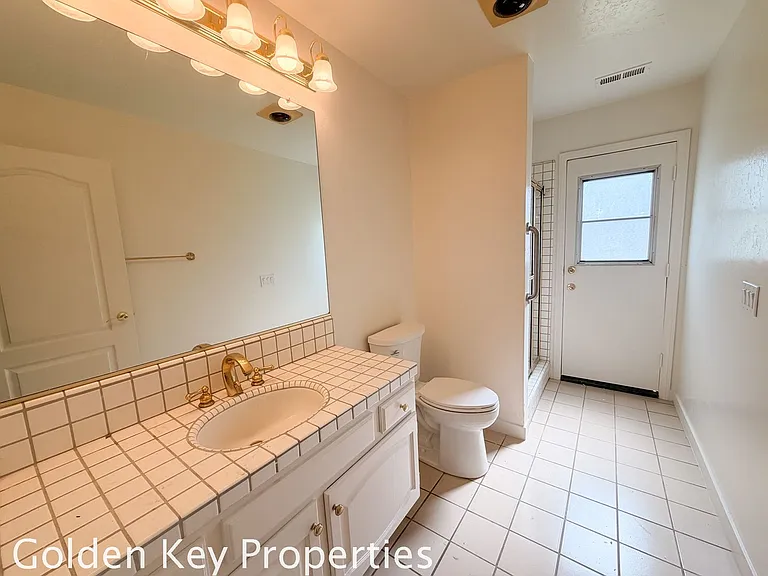 2230 Sara Way — Photo 14
