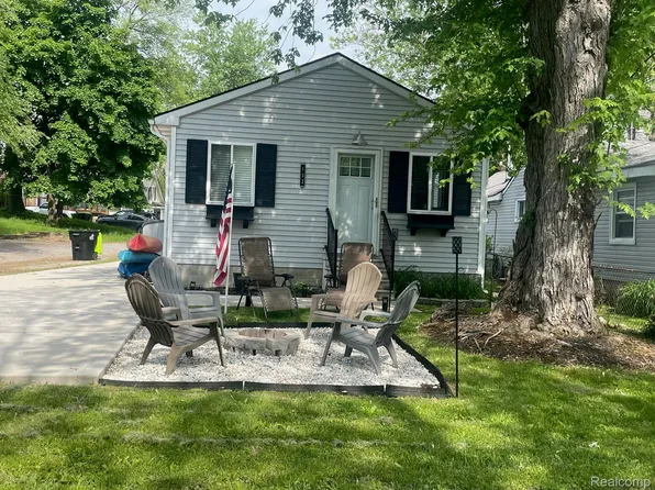 132 Maudlin St, Novi, MI 48377