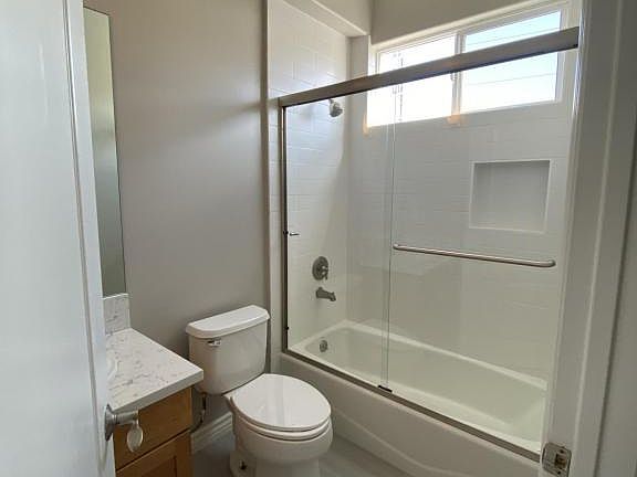 5th image of 1544 Granville Ave APT 202