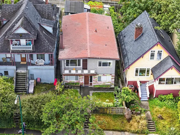 1828 Parker St, Vancouver, BC V5L 2K9