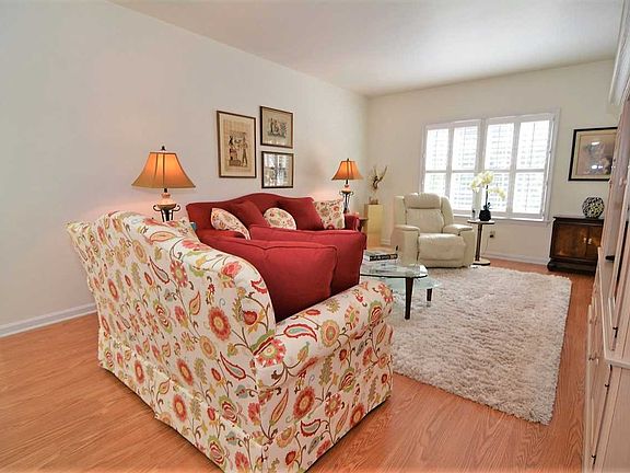 4th image of 5631 Forest Ave