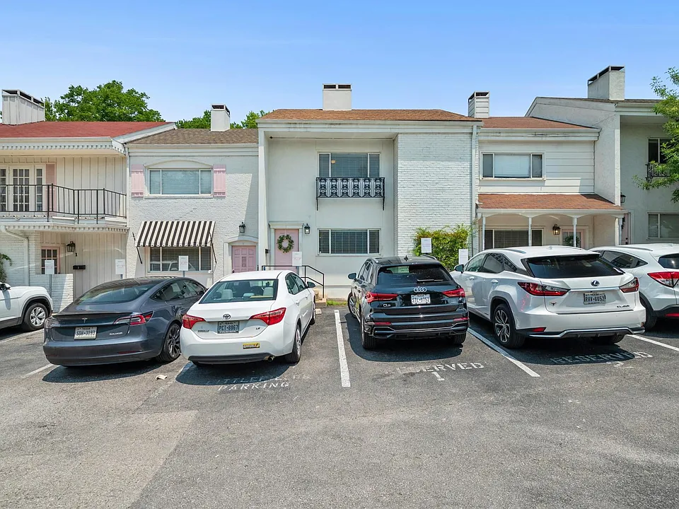 2401 Winsted Ln #2
