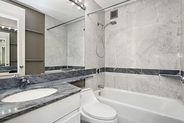 Rented by SERHANT. | media 10