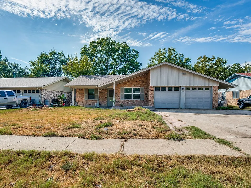 213 W Dorris Dr