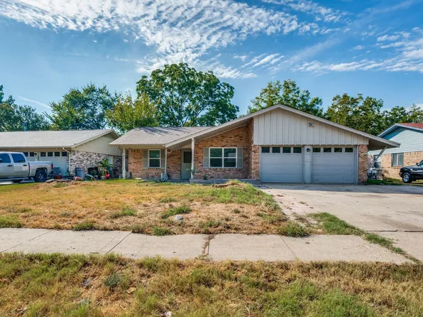 213 W Dorris Dr, Grand Prairie, TX 75051
