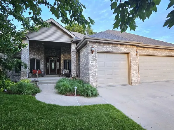 819 S Country Club Ave, York, NE 68467