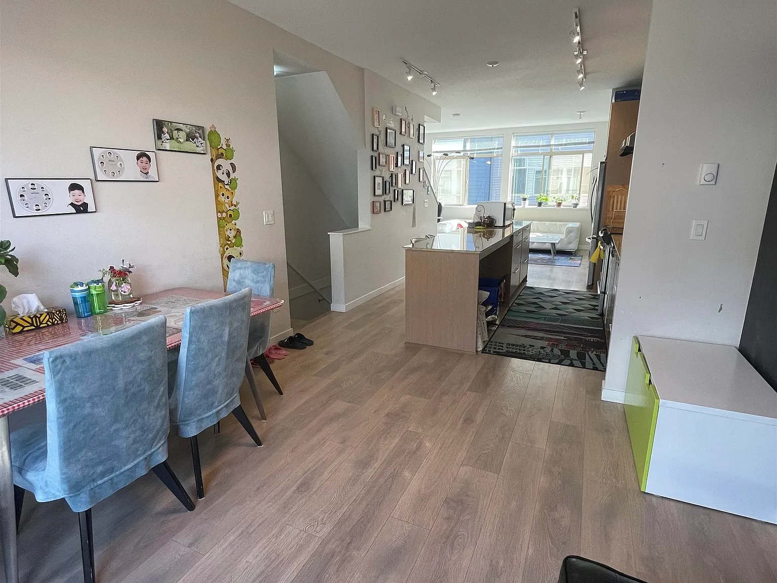 3 bed, 1200 sqft, $2,800 — Photo 4