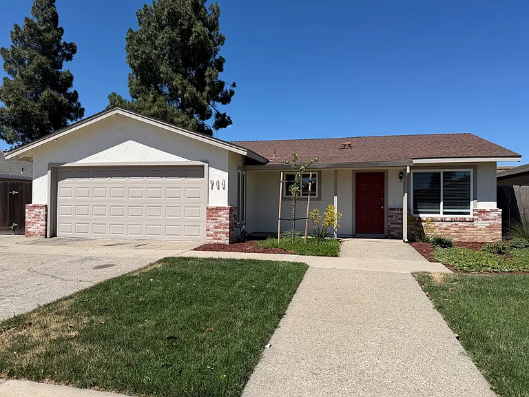 744 Alpine Ave — Photo 1