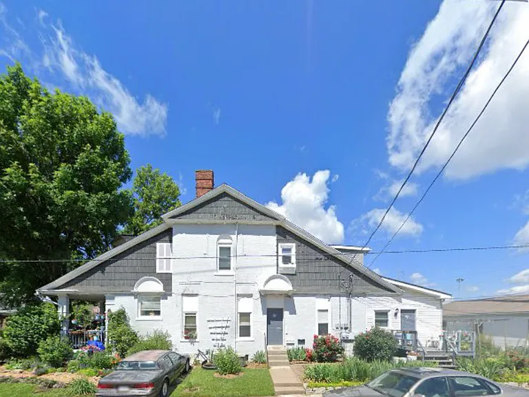 220 E Delaware St #B — Photo 1
