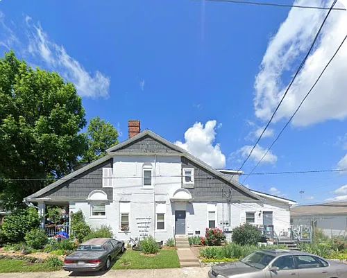 220 E Delaware St #B Photo 1