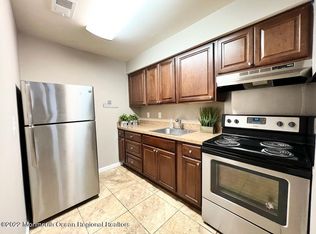 E5 Avon Dr, East Windsor, NJ 08520