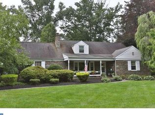 1416 Holcomb Rd, Huntingdon Valley, PA 19006