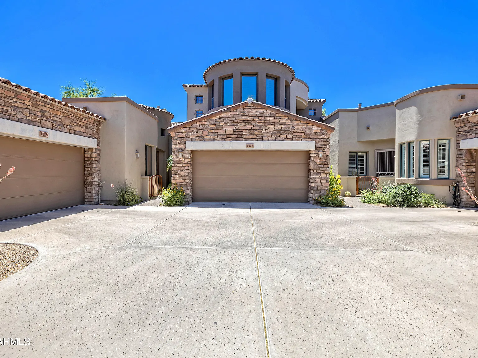 3 bed, 3.5 bath, 2305 sqft, $4,000 — Photo 4