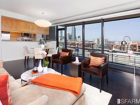4th image of 250 King St Unit 1218