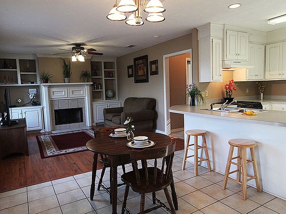 5th image of 319 Green Meadow Dr
