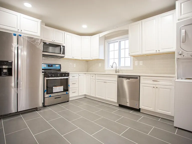 473 Lincoln St #2 — Photo 1