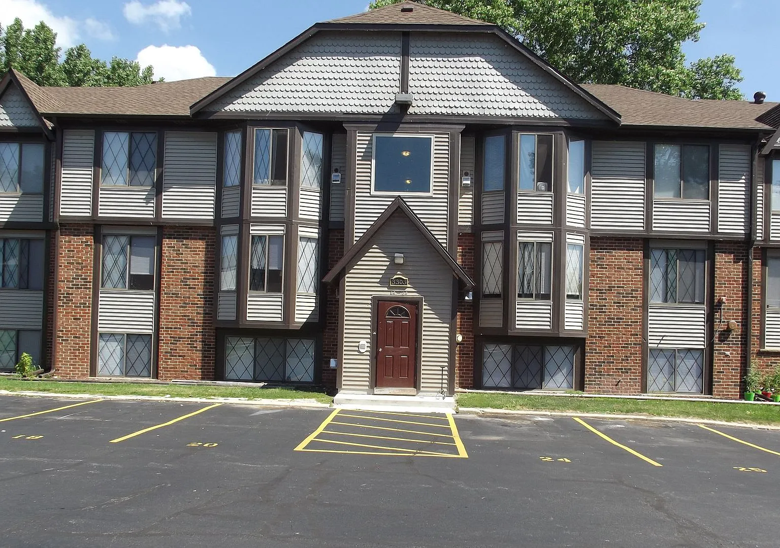 Lake Bluff Apartment Homes — Photo 1