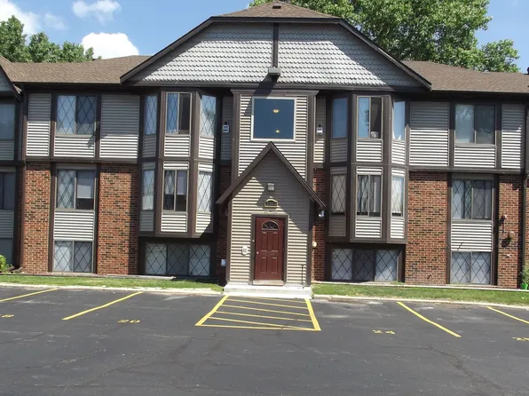 Lake Bluff Apartment Homes, 3344 Marina Rd, South Milwaukee, WI 53172