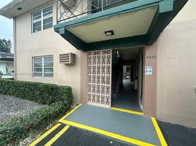 6430 W Flagler St, Miami, FL