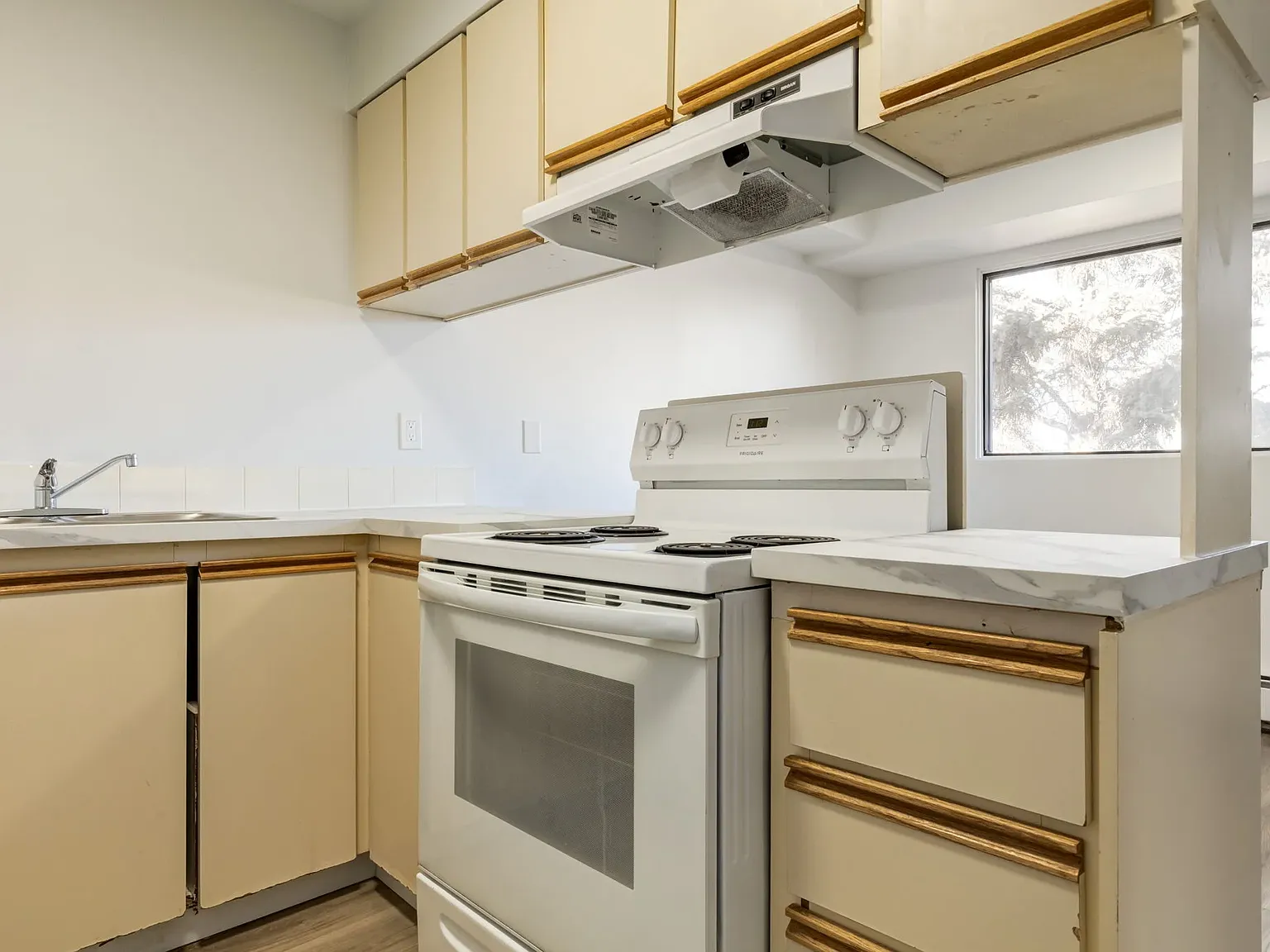 South Ridge Apartments — Photo 4
