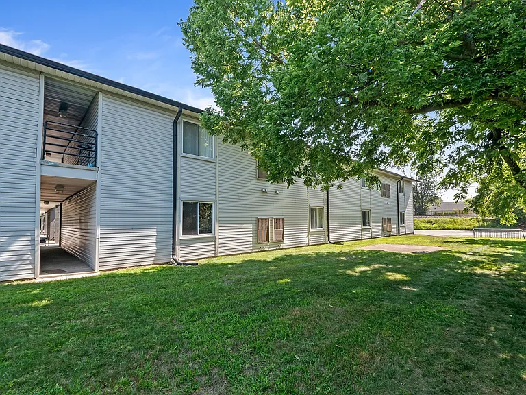 303 Roe St — Photo 11