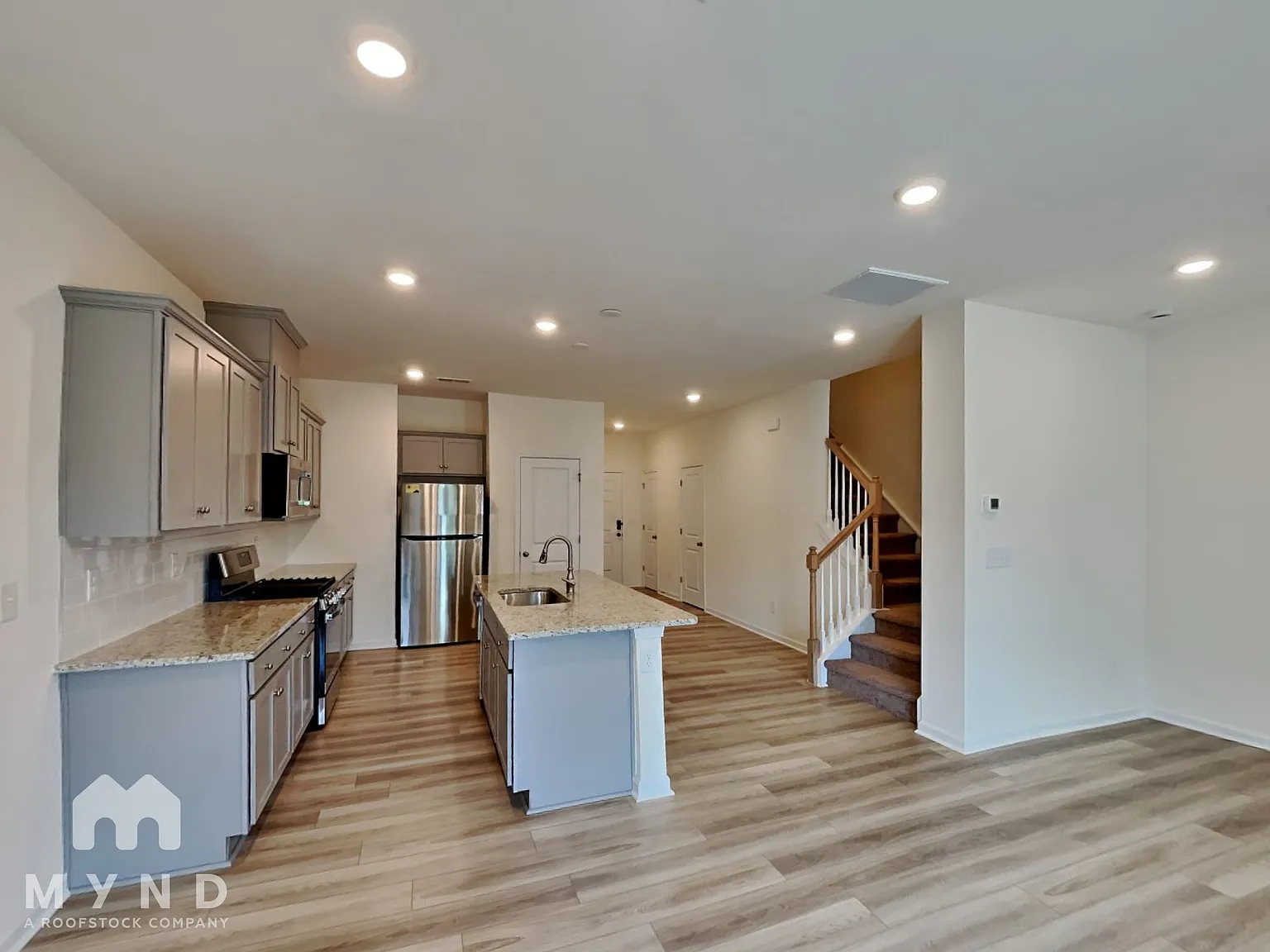 3 bed, 2.5 bath, 1688 sqft, $2,015 — Photo 2