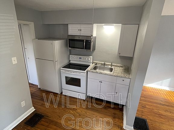 4th image of 615 N Tibbs Ave #J