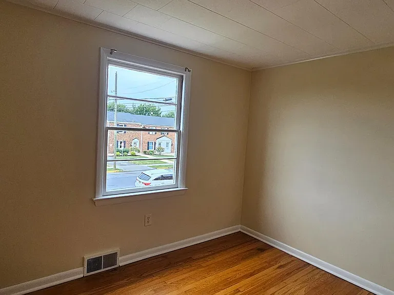 222 E Whitlock Ave — Photo 8