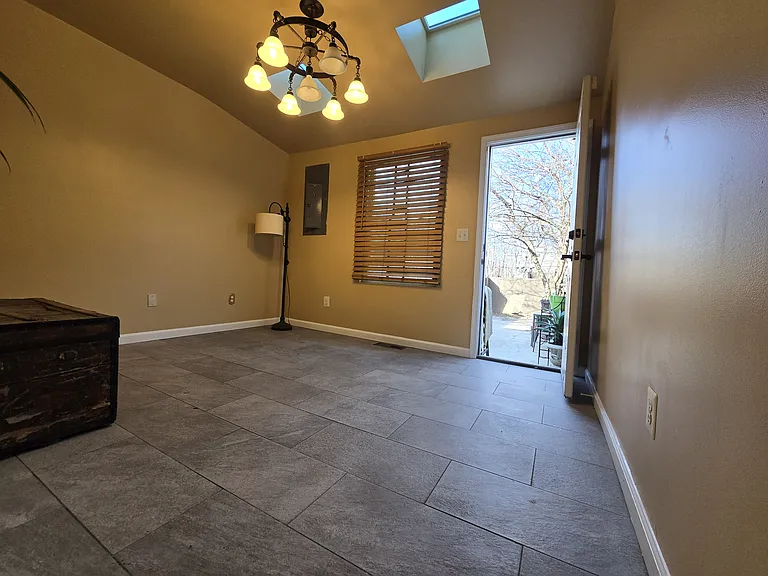 1012 W Pratt St — Photo 30