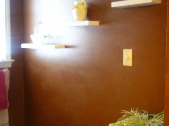 washer/dryer hookups are also in main bath