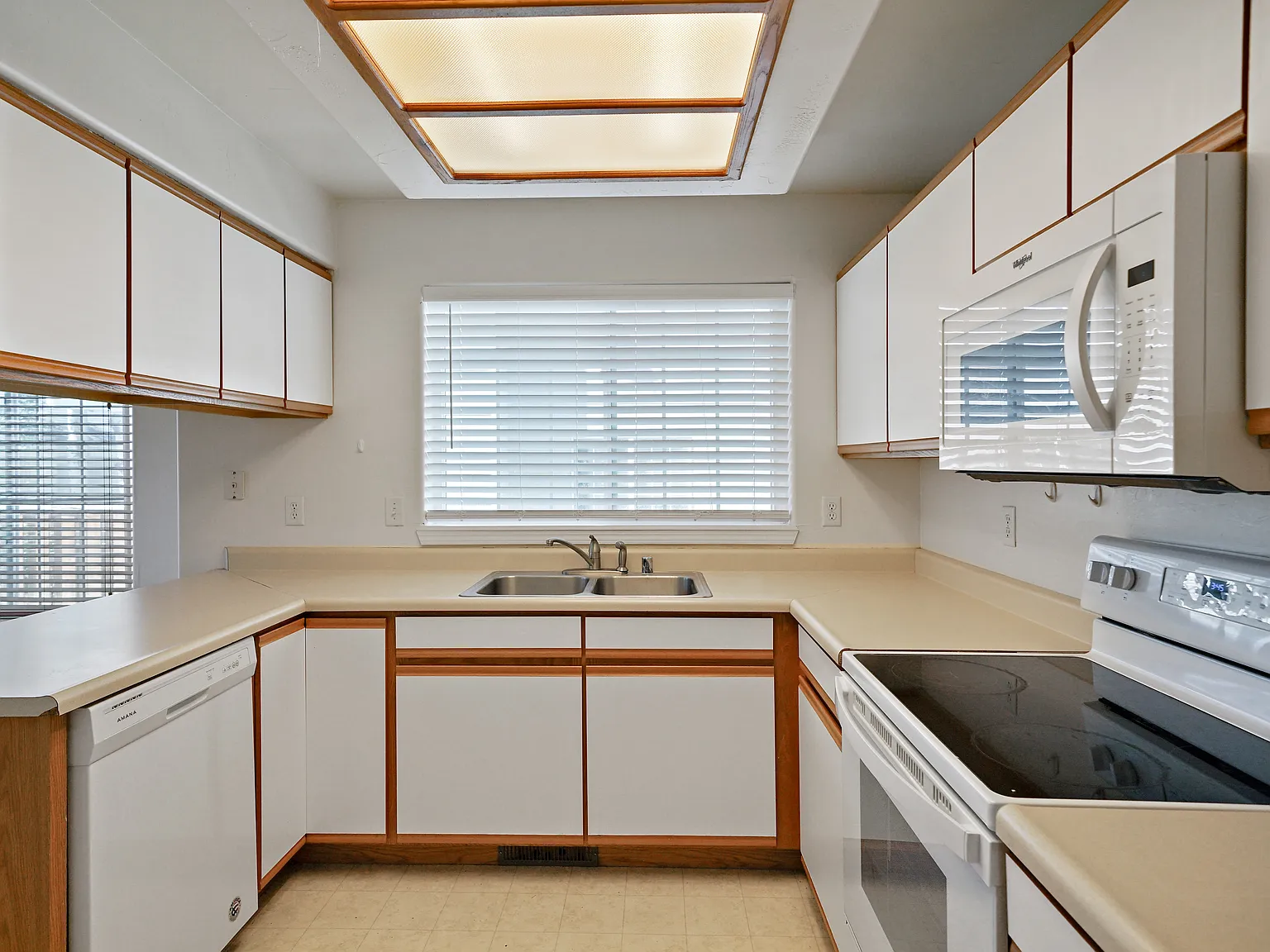 3 bed, 1308 sqft, $2,400 — Photo 3