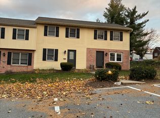 679A Broad St, Akron, PA 17501