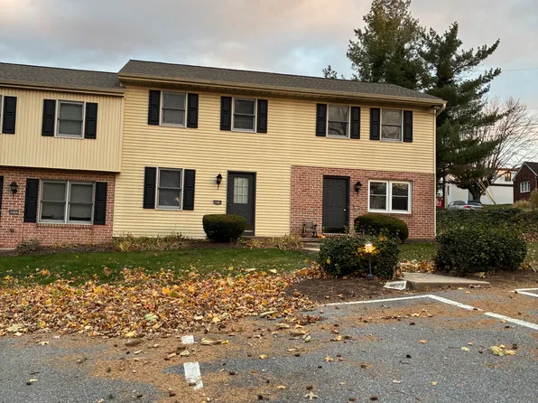 679A Broad St, Akron, PA 17501