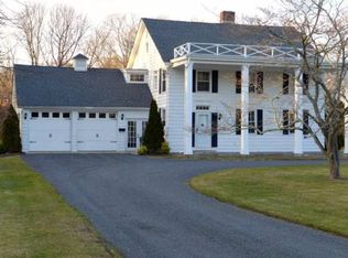 97 S Country Rd, Bellport, NY 11713