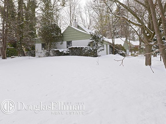 4th image of 15 Emerson Dr