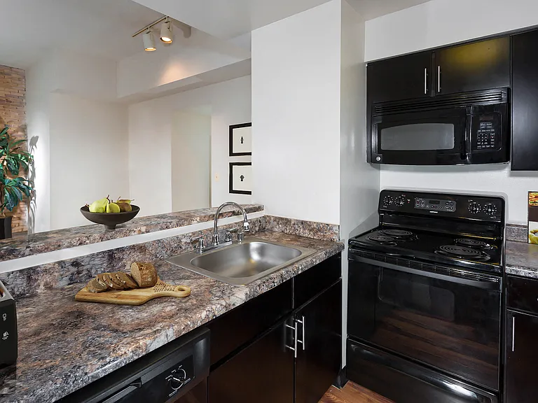 Marlboro Classic Apt & Redwood Square — Photo 11