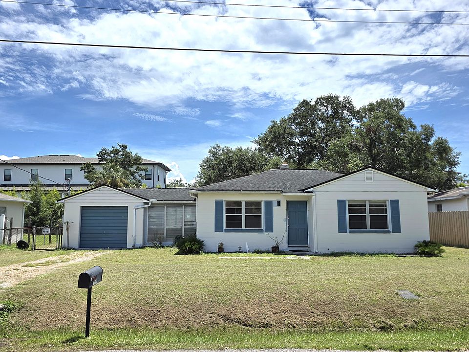 House view from Kelly rd. Just got painted