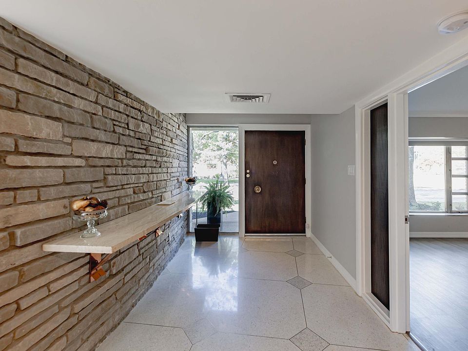 Spacious Entry Hall. 4' wide door.