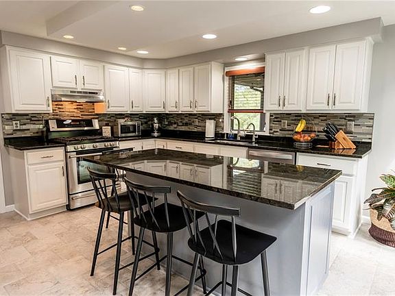 3rd image of 1117 Woodhill Dr