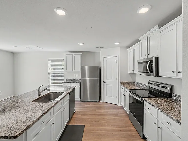 318 Aniston Ln — Photo 2