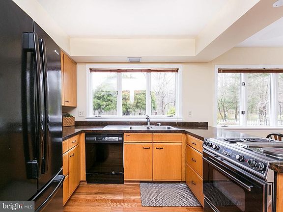 5th image of 3030 Grafton Ln