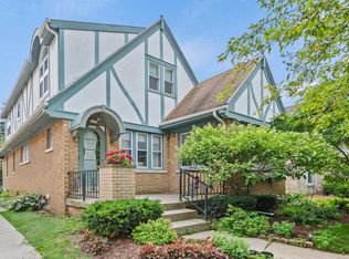 5822 N Bay Ridge Ave, Whitefish Bay, WI 53217