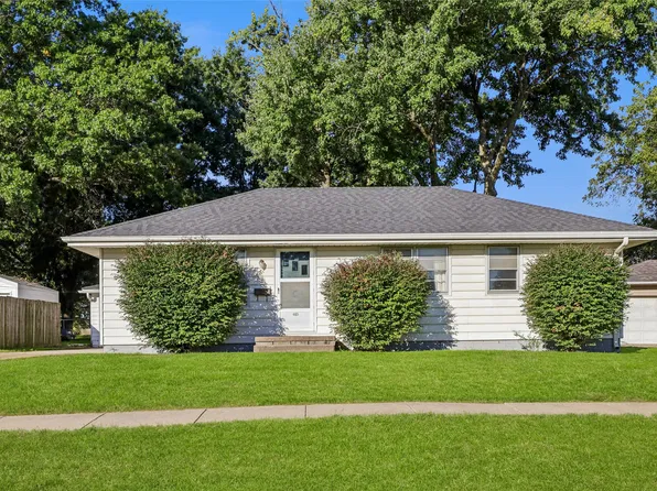 405 N 10th St, Indianola, IA 50125