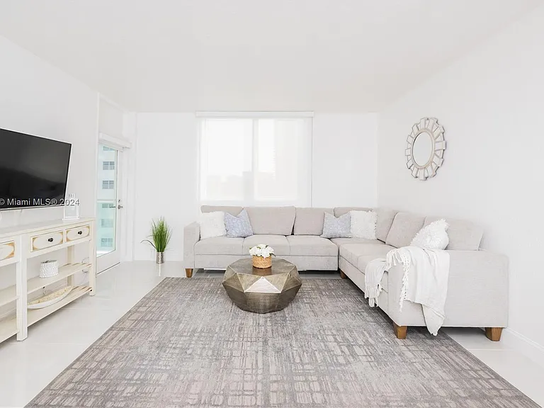3801 S Ocean Dr #7O — Photo 2