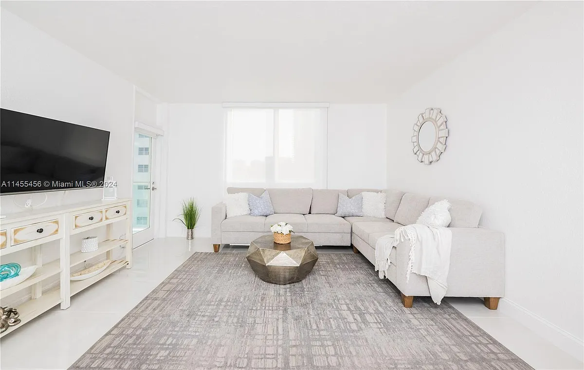 Building Photo - 3801 S Ocean Dr #7O