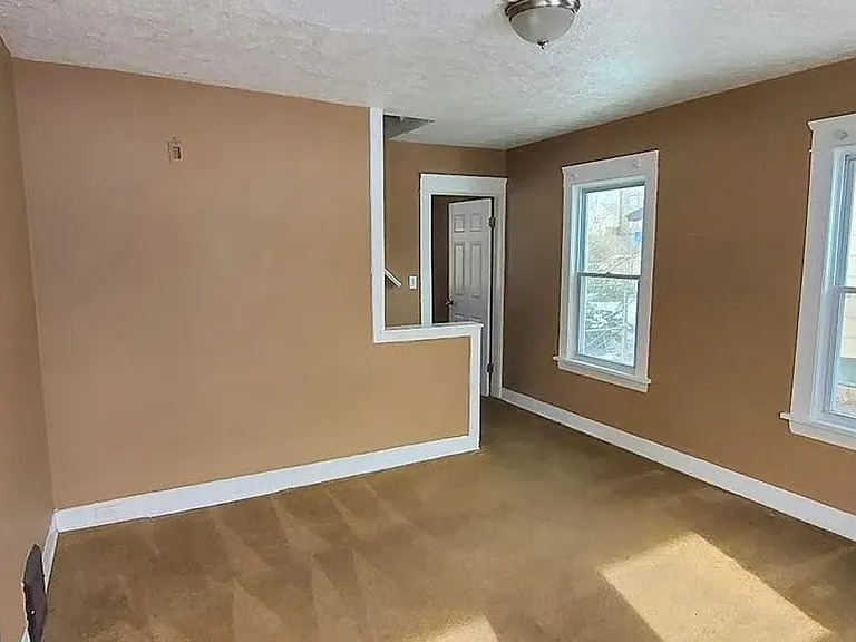 9609 Nelson Ave — Photo 1